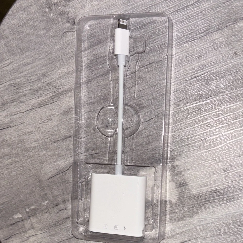 White SD/TF Camera Adapter Card Reader